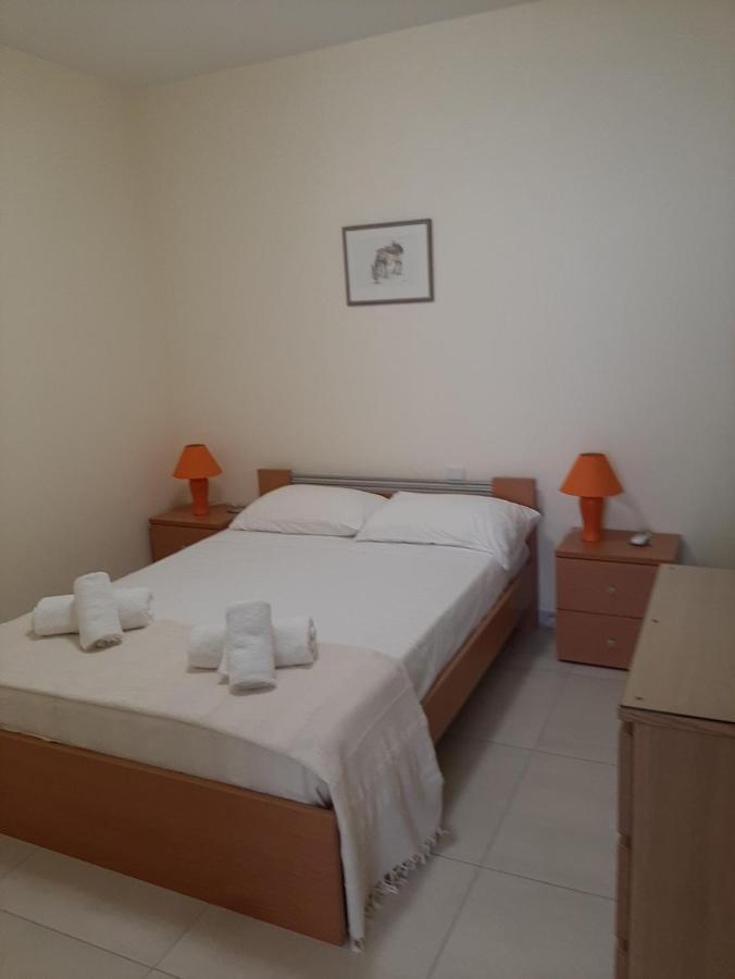 The Lighthouse Apartment Пафос Екстериор снимка