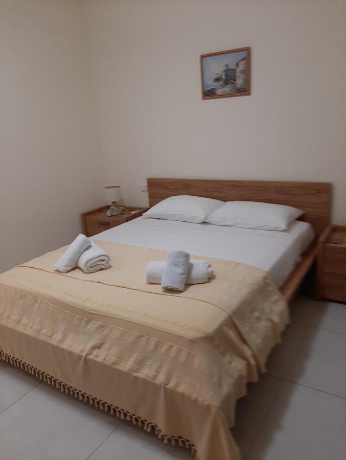 The Lighthouse Apartment Пафос Екстериор снимка