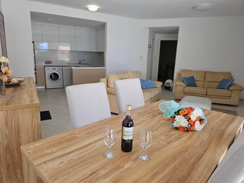 The Lighthouse Apartment Пафос Екстериор снимка